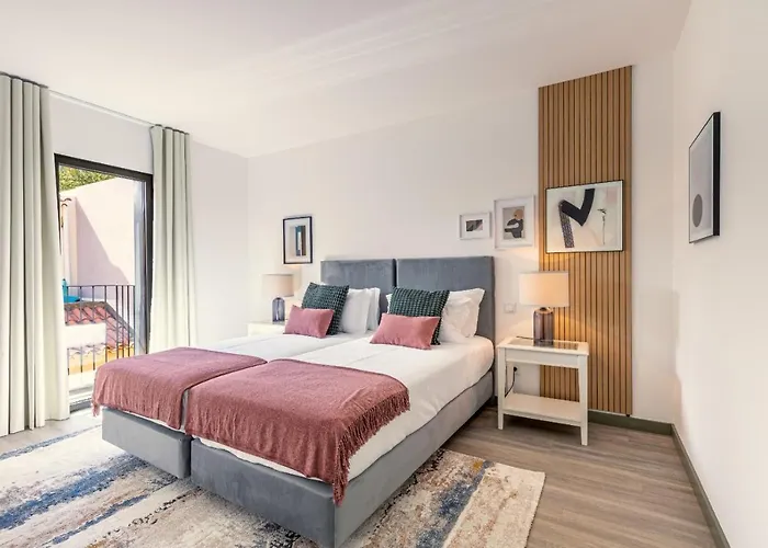 Fort Bay Suite Apartments